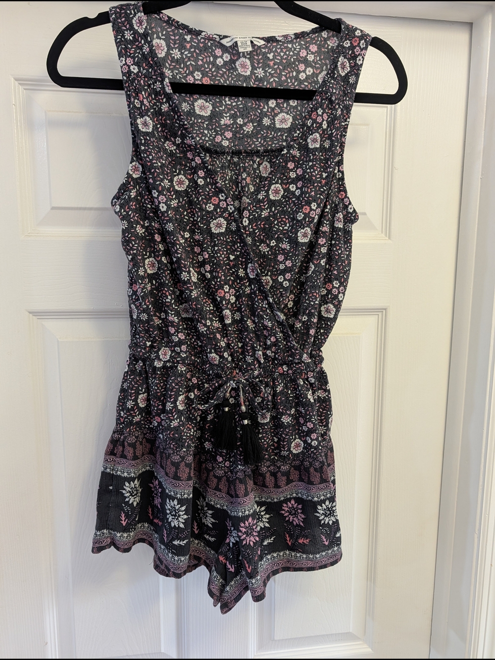 American Eagle Outfitters Floral V-Neck Romper Size XS